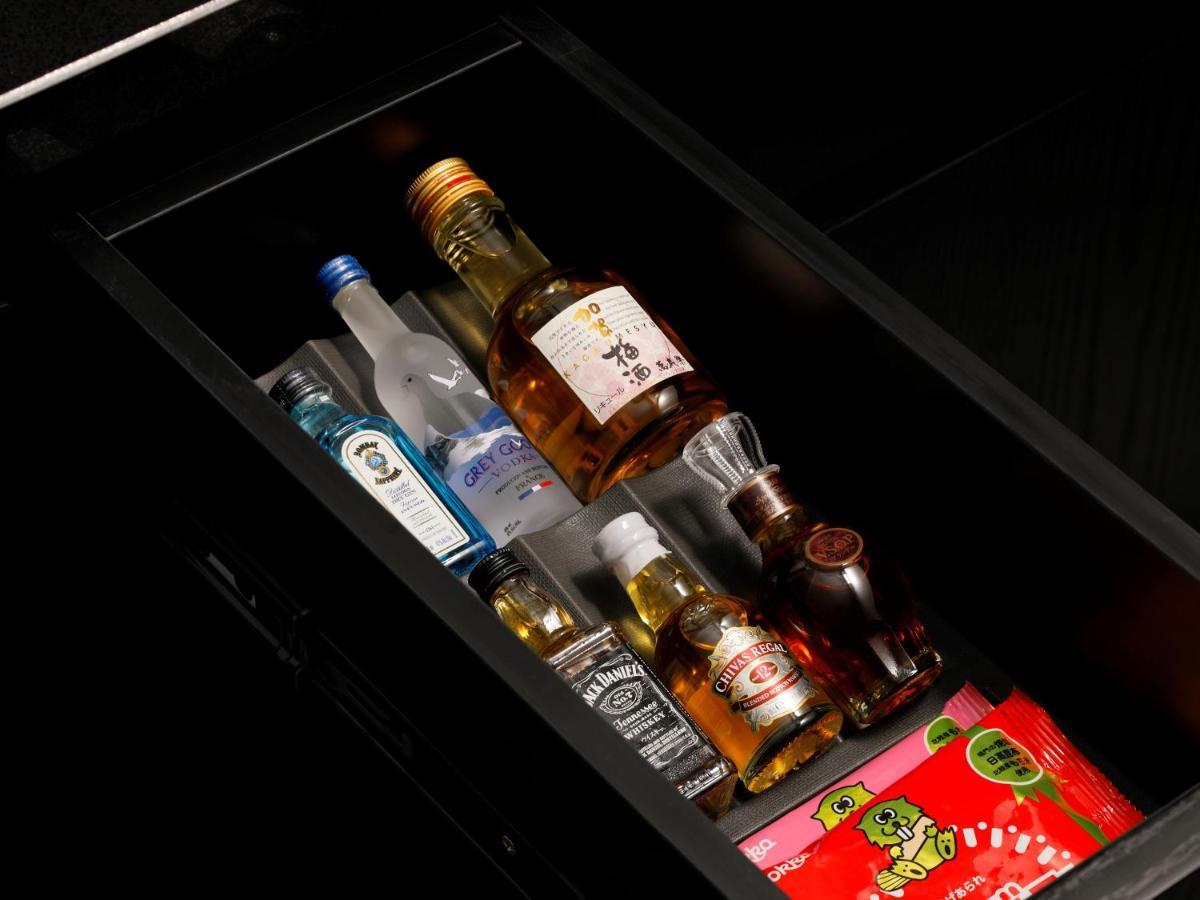 The Hotel Sanraku Kanazawa 21Th December 2022 Open Eksteriør bilde A mini-bar in a hotel room