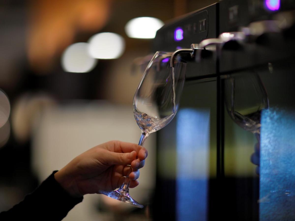 The Hotel Sanraku Kanazawa 21Th December 2022 Open Eksteriør bilde A wine dispenser