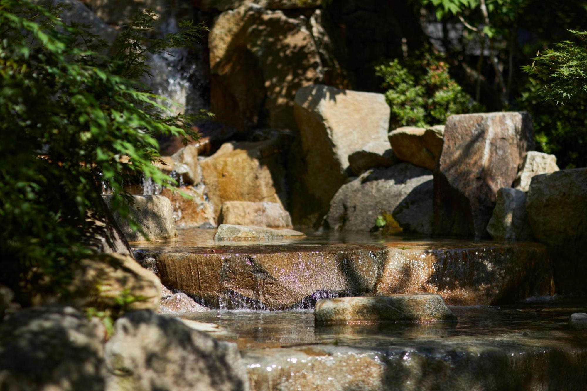 The Hotel Sanraku Kanazawa 21Th December 2022 Open Eksteriør bilde The hot springs at the top of the falls